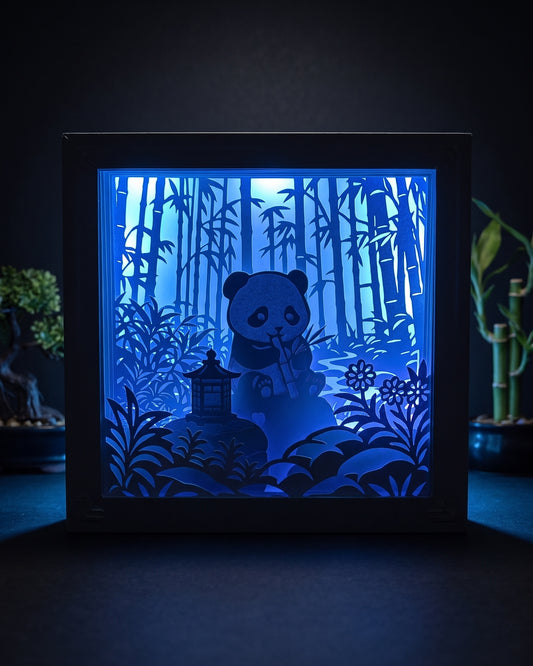 Panda-Lichtbox aus fünf Papierschichten im quadratischen Holzrahmen