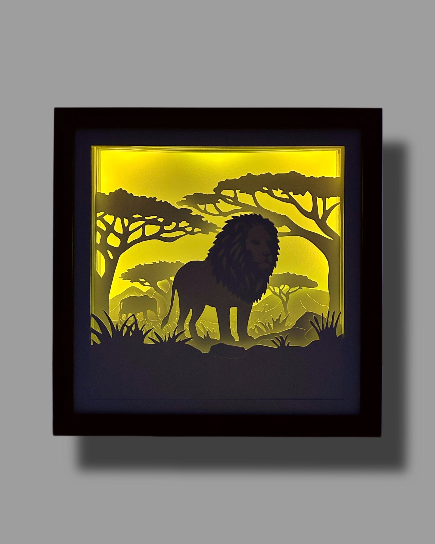 Löwe in der Savanne