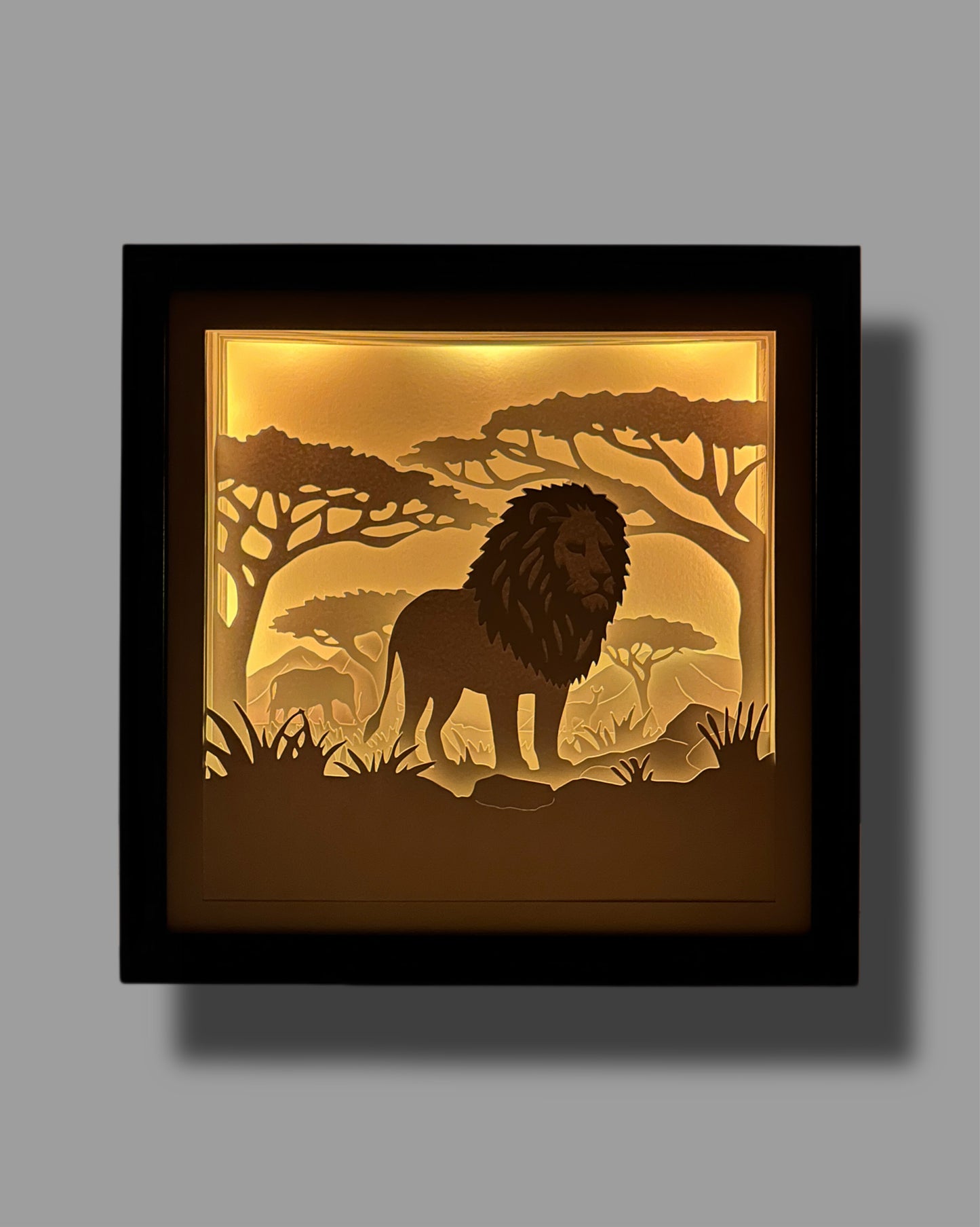 Löwe in der Savanne